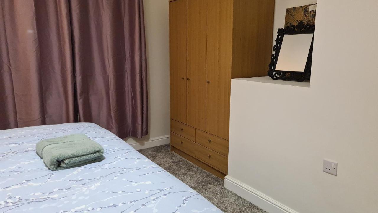 Spacious 3 Bedroom House, 6 Beds In Spondon, Derby With Parking Екстериор снимка