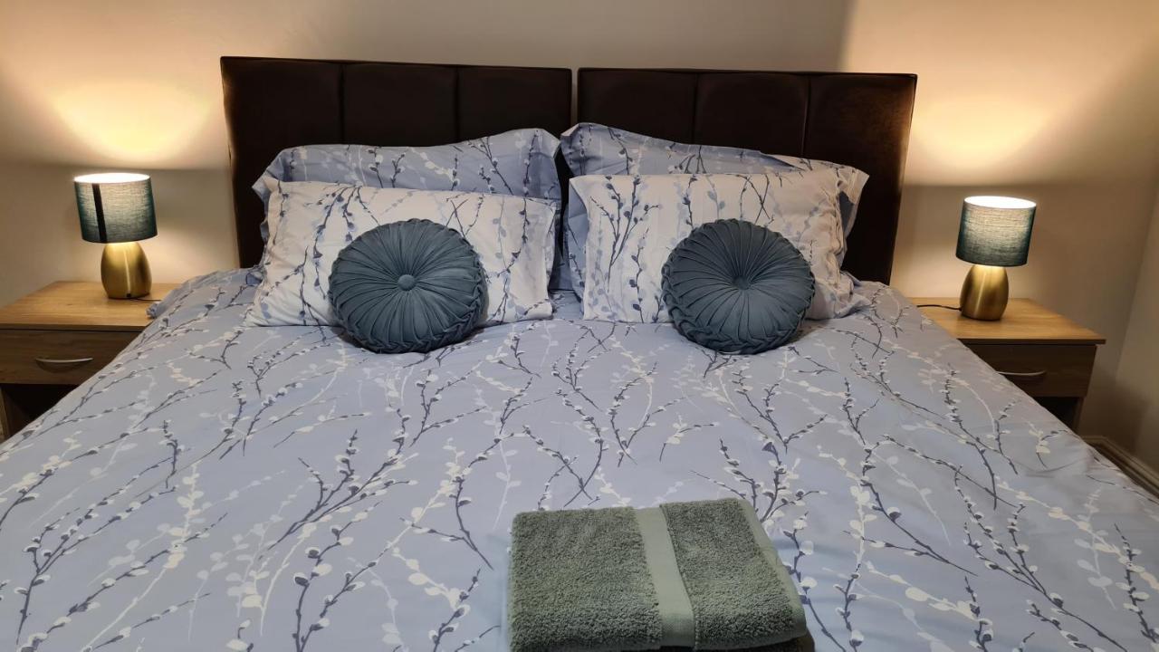 Spacious 3 Bedroom House, 6 Beds In Spondon, Derby With Parking Екстериор снимка